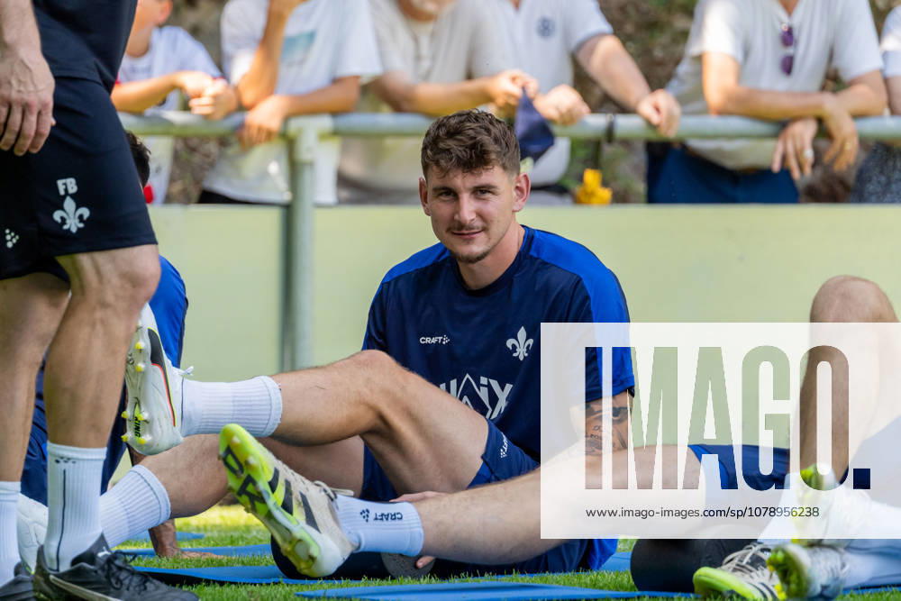 Freisteller, Portrait Matej Maglica (SV Darmstadt 98, 05) macht eine Uebung beim Training, GER, Trainingsauftakt SV Darmstadt 98, Fussball, 2. Bundesliga, Saison 2026 2027, 28.06.2026, DFL REGULATIONS PROHIBIT ANY USE OF PHOTOGRAPHS AS IMAGE SEQUENCES AND OR QUASI-VIDEO, GER, Trainingsauftakt SV Darmstadt 98, Fussball, 2. Bundesliga, Saison 2026 2027, 28.06.2026 Lindenfels-Winterkasten