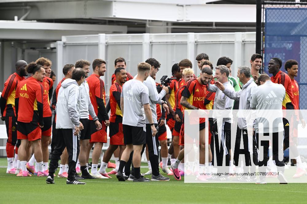 Belgian national football team - FIFA World Cup, WM, Weltmeisterschaft, Fussball 2026 - media activities 28 06 2026 RENTON, UNITED STATES OF AMERICA - JUNE 28 : Debast Zeno defender of Belgium is being welcomed by the players of Belgian National football team pictured during a training session of the Belgian national football team during the FIFA World Cup 2026 on June 28, 2026 in Renton, United States of America, 28 06 2026 Renton United States of America