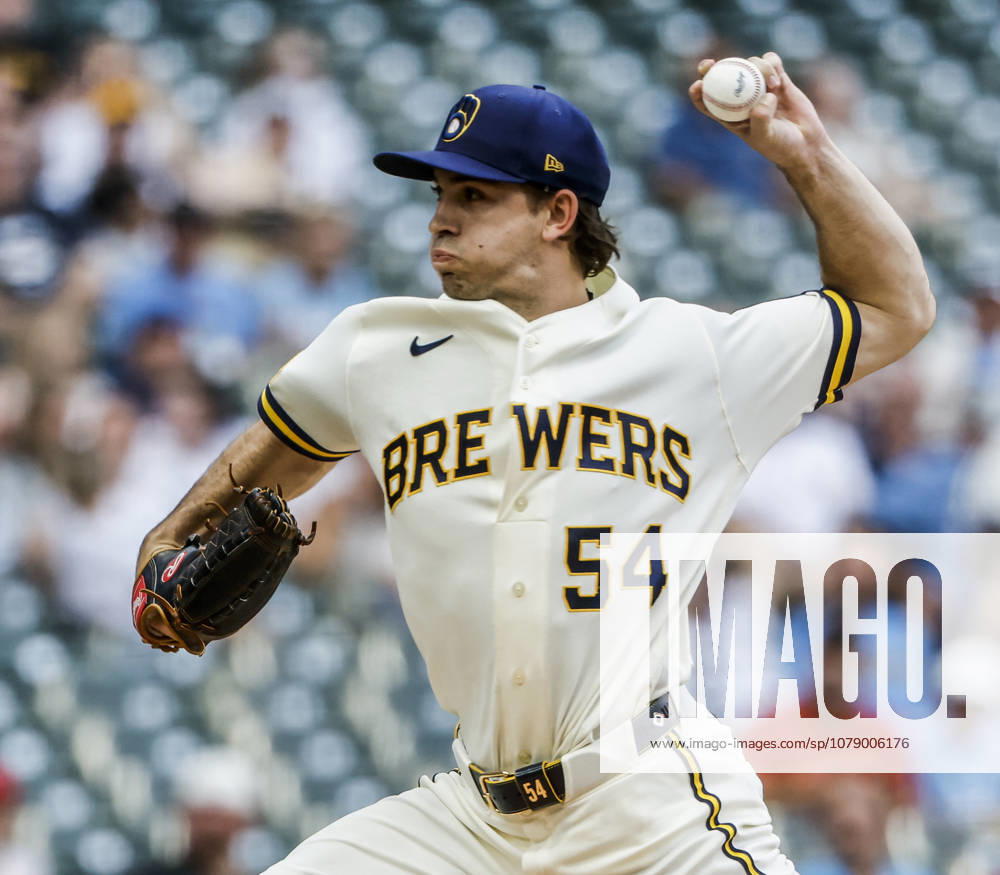 Milwaukee Brewers pitcher Robert Gasser throws in the first inning of the MLB, Baseball Herren, USA game between the Cincinnati Reds and the Milwaukee Brewers at American Family Field in Milwaukee, Wisconsin on Monday, June 29, 2026. MIL20260629801 TANNENxMAURY