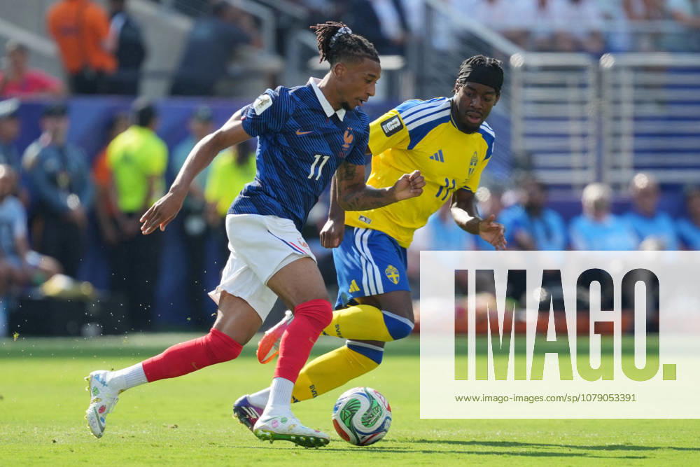 2026 World Cup - France v Sweden Michael Olise of France challenges Anthony Elanga of Sweden during the France vs. Sweden FIFA World Cup, WM, Weltmeisterschaft, Fussball match in New York, NY, USA on June 30, 2026. Photo by IPA ABACAPRESS.COM New York