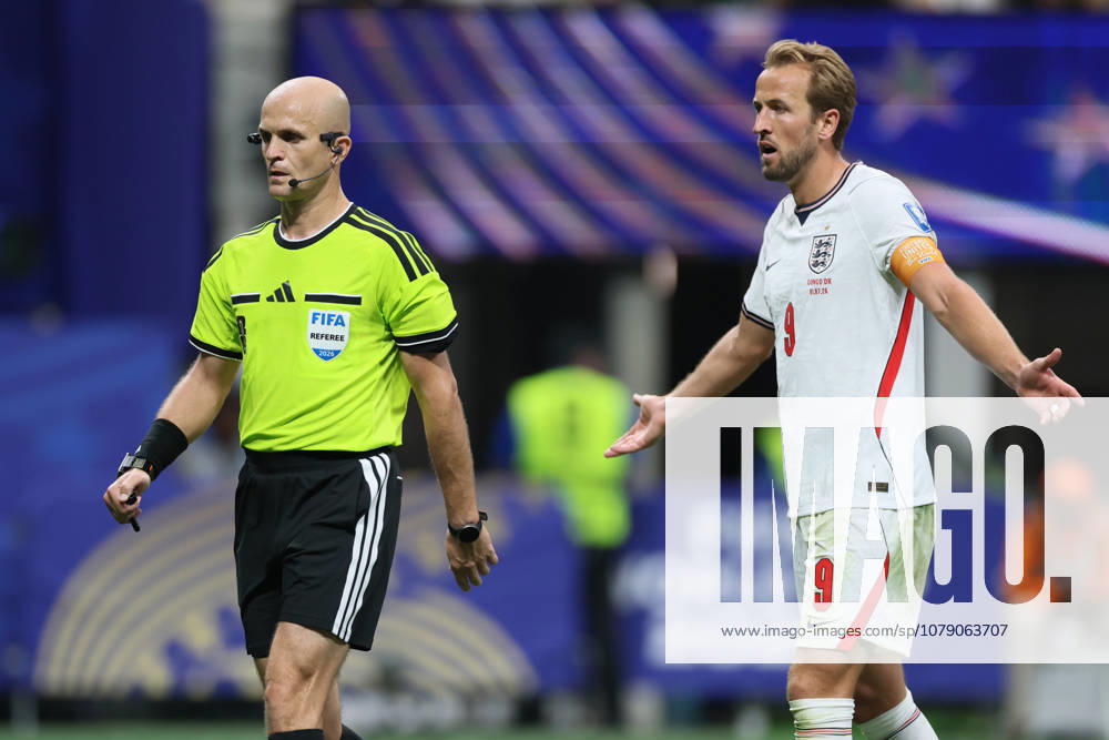 England v Congo DR: Round Of 32 - FIFA World Cup, WM, Weltmeisterschaft, Fussball 2026 Referee Adham Makhadmeh walks away from Harry Kane of England during the FIFA World Cup 2026 Round Of 32 match between England and Congo DR at Atlanta Stadium on July 1, 2026 in Atlanta, United States. Atlanta Atlanta Stadium GA United States