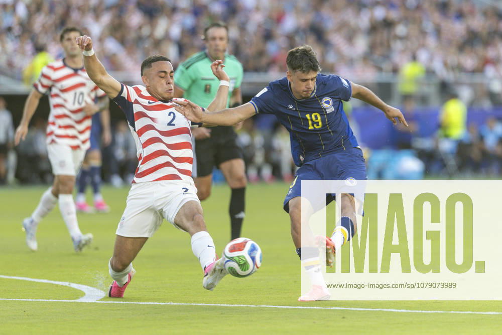 SANTA CLARA, CA - JULY 01: Kerim Alajbegovic 19 of Bosnia and Herzegovina has his shot blocked by Sergino Dest 2 of United States of America during the FIFA World Cup, WM, Weltmeisterschaft, Fussball round of 32 match between the United States (USA) and Bosnia and Herzegovina on July 1, 2026 at San Francisco Bay Area Stadium in Santa Clara, CA. (Photo by Bob Kupbens Icon Sportswire) SOCCER: JUL 01 FIFA World Cup 26 Round of 32 - USA v Bosnia and Herzegovina Icon260701053