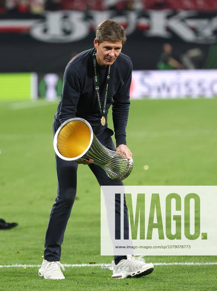 . - Crystal Palace v Rayo Vallecano, UEFA Conference League Final 2026, Red Bull Arena, Leipzig, Germany, 27th May 2026. Daniel Weir Crystal Pix Oliver Glasner manager of Crystal Palace holds aloft the UEFA Conference League trophy in celebration after winning the 2026 UEFA Conference League Final. - Crystal Palace v Rayo Vallecano, UEFA Conference League Final 2026, Red Bull Arena, Leipzig, Germany, 27th May 2026. Daniel Weir Crystal Pix Leipzig Red Bull Arena Germany