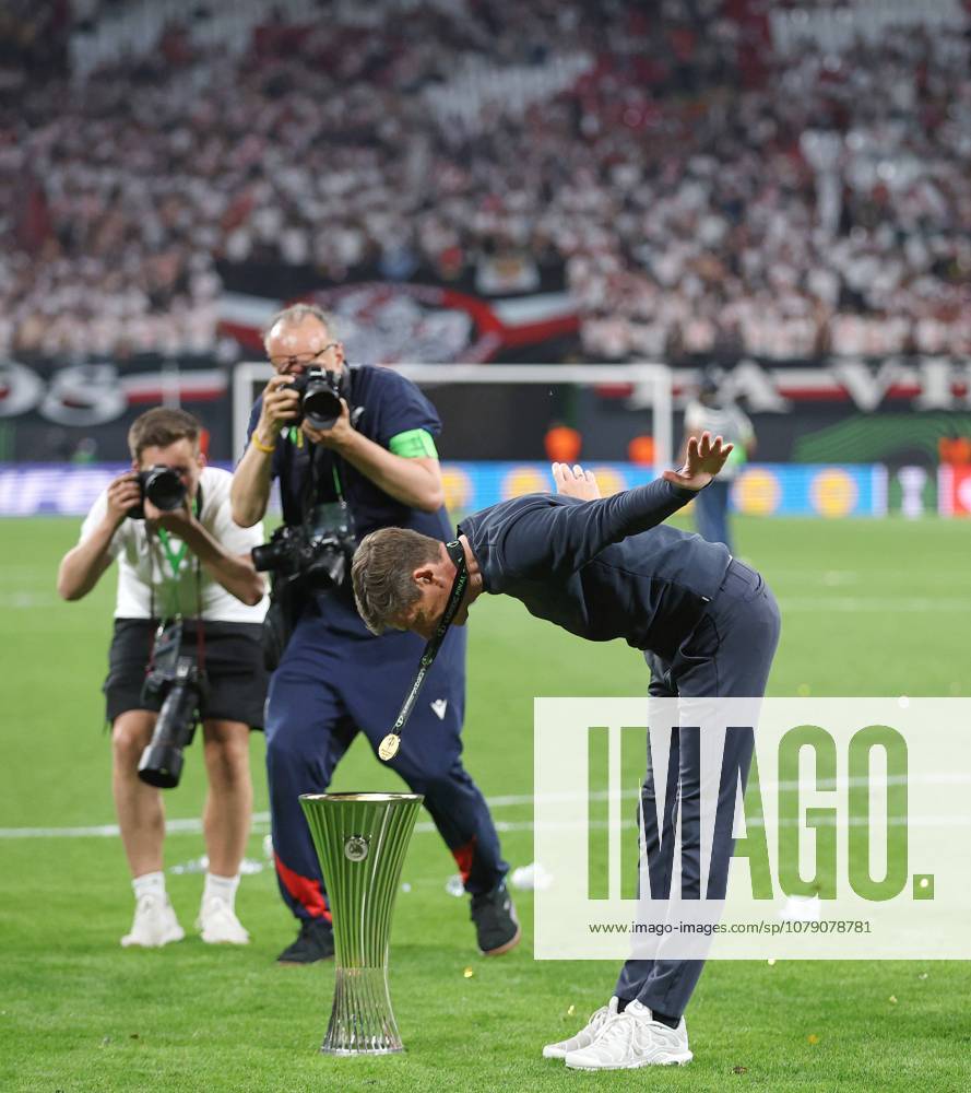 . - Crystal Palace v Rayo Vallecano, UEFA Conference League Final 2026, Red Bull Arena, Leipzig, Germany, 27th May 2026. Daniel Weir Crystal Pix Oliver Glasner manager of Crystal Palace bows in front of the UEFA Conference League trophy in celebration after winning the 2026 UEFA Conference League Final. - Crystal Palace v Rayo Vallecano, UEFA Conference League Final 2026, Red Bull Arena, Leipzig, Germany, 27th May 2026. Daniel Weir Crystal Pix Leipzig Red Bull Arena Germany