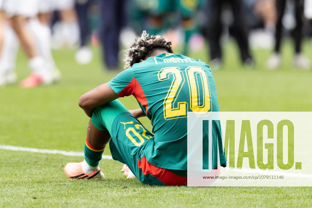 Senegal forward Ibrahim Mbaye (20) sits on field after a game loss at the end of the game Belgium national team, Nationalteam vs Senegal National Team for the FIFA World Cup, WM, Weltmeisterschaft, Fussball match, for the Round of 32 at Seattle Stadium. Seattle USA - ZUMAl181 20260701_zsp_l181_170