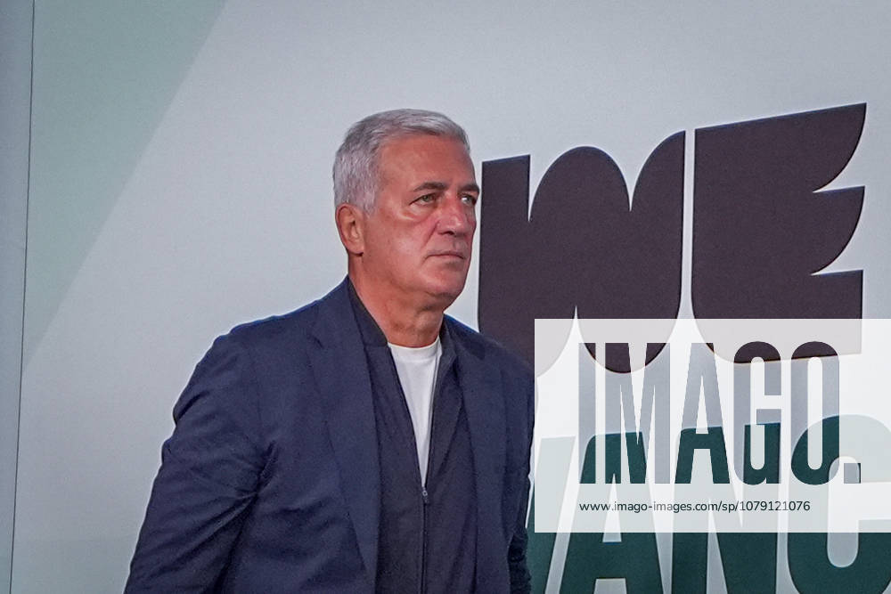 Kanada: Fußball FIFA World Cup, WM, Weltmeisterschaft, Fussball 2026 Sechzehntelfinale - Schweiz vs Algerien - BC Place Stadium Vancouver: Vladimir PetkoviÄ‡ Vladimir Petkovic (Trainer Algerien) Ankunft Stadion