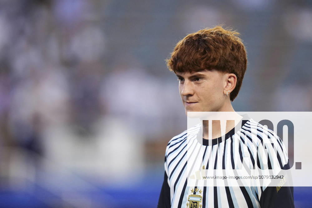 Argentina v Cabo Verde: Round of 32 - FIFA World Cup, WM, Weltmeisterschaft, Fussball 2026 Valentin Barco of Argentina looks on during the FIFA World Cup 2026 Round Of 32 match between Argentina and Cabo Verde at Miami Stadium on July 3, 2026 in Miami Gardens, United States. Miami Gardens FL United States