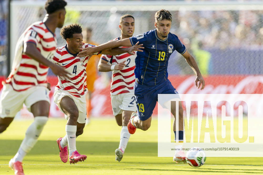SANTA CLARA, CA - JULY 01: Kerim Alajbegovic 19 of Bosnia and Herzegovina is chased down by Tyler Adams 4 of United States of America during the FIFA World Cup, WM, Weltmeisterschaft, Fussball round of 32 match between the United States (USA) and Bosnia and Herzegovina on July 1, 2026 at San Francisco Bay Area Stadium in Santa Clara, CA. (Photo by Bob Kupbens Icon Sportswire) SOCCER: JUL 01 FIFA World Cup 26 Round of 32 - USA v Bosnia and Herzegovina Icon260701168