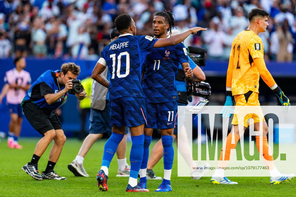 Kylian Mbappe seen celebrating with Michael Olise seen during FIFA World Cup, WM, Weltmeisterschaft, Fussball WM, Weltmeisterschaft, Fussball 2026 Round of 16 game between national teams of Paraguay and France (Edmund Wong Ball Raw Images) Philadelphia Philadelphia Stadium USA