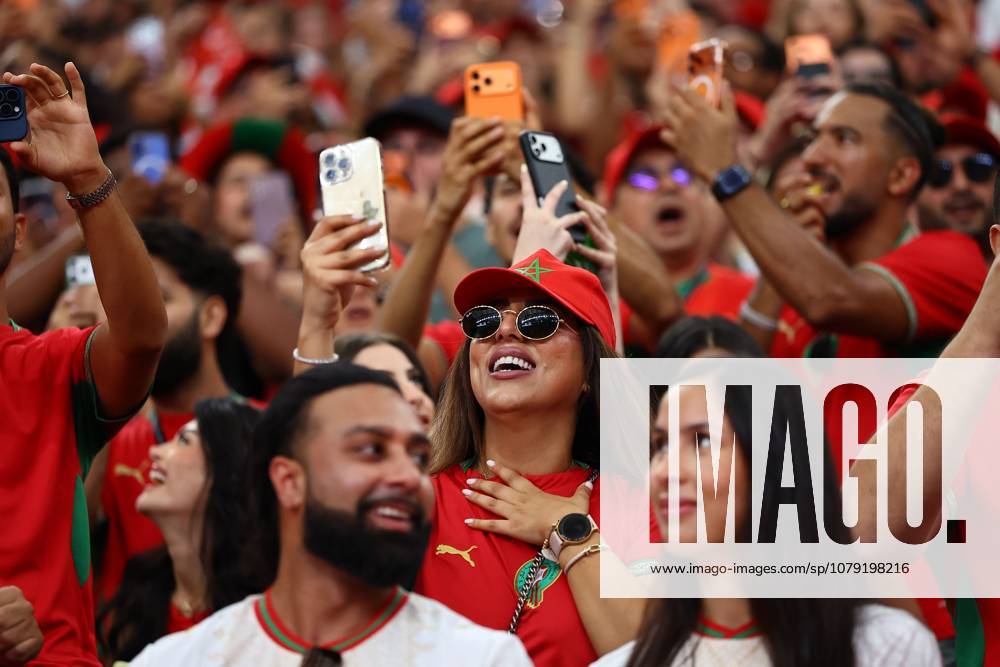 Fans holding theirs smartphones during the match presentation ceremony Canada v Morocco, 2026 FIFA World Cup, WM, Weltmeisterschaft, Fussball Round of 16, Football, Houston Stadium, Houston, Texas, USA - 04 Jul 2026Houston Houston Stadium Texas (TX) United States of America