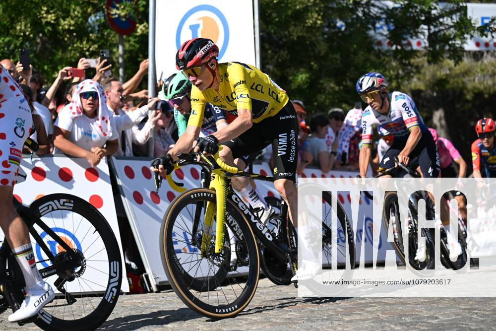 Tour de France 2026 Stage 2 BARCELONA, SPAIN - JULY 05 : Vingegaard Jonas (DEN) of Team Visma Lease a Bike in action during stage 2 of the 113rd edition of Tour de France an UCI World Tour 2.UWT cycling road race stage for Men Elite of 182 km with start in Tarragona and finish in Barcelona on July 5, 2026 in Barcelona, Spain, 05 07 2026 ( Motordriver Kurt Vandenborre - Barcelona Spain