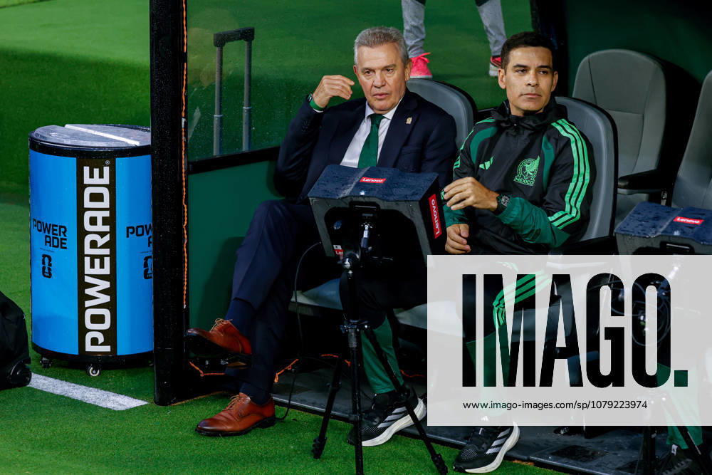 FIFA World Cup, WM, Weltmeisterschaft, Fussball 2026 MEXICO VS ENGLAND FIFA WORLD CUP 2026 MEXICO VS ENGLAND MEXICO VS ENGLAND 05072026 MEXICO CITY, MEXICO. Action photo of Javier Aguirre (L) coach of Mexico and assistant Rafael Marquez, during game of the FIFA World Cup 2026 held at the Estadio Ciudad de Mexico of Mexico City. Foto de accion de Javier Aguirre (I) entrenador de Mexico y su asistente Rafael Marquez, durante juego de Copa del Mundo 2026 de la FIFA en el Estadio Ciudad de México de la Ciudad de Mexico. PHOTO BY IMAGENSHOP AGENCIA FOTOGRAFICA MEXICO CITY MEXICO CITY MEXICO