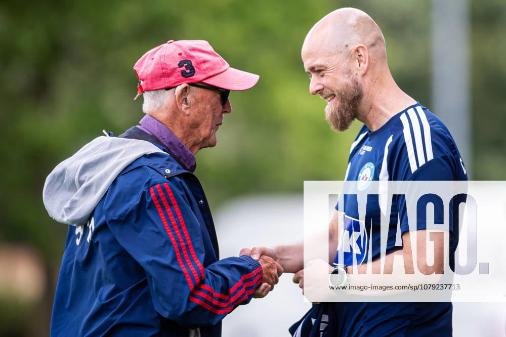 FC Midtjylland v Silkeborg IF, pre-season test match, Herning, Denmark Herning, Denmark. 04th, July 2026. Head coach Morten Dahm Kjaergaard (R) of Silkeborg IF seen with a fan (L) at a pre-season test match between FC Midtjylland and Silkeborg IF at the AGF training facility Fredensvang in Herning. Denmark, Herning
