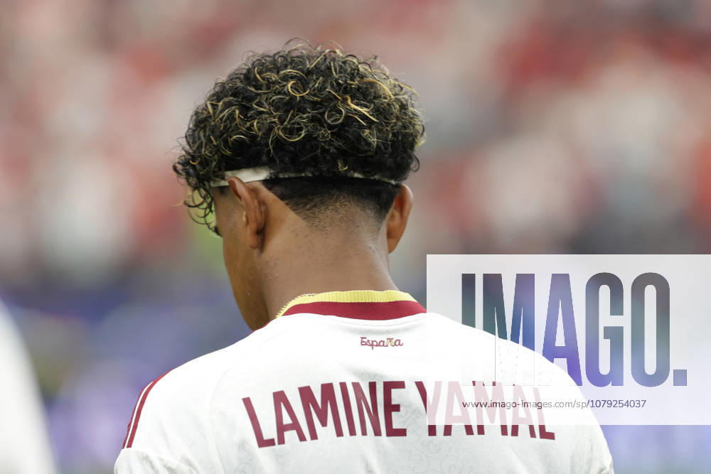 Spain forward LAMINE YAMAL (19) gets on the field before the 2026 FIFA World Cup, WM, Weltmeisterschaft, Fussball round of 16 match between Spain and Portugal at Dallas Stadium in Arlington, Texas. Arlington USA - ZUMAh193 20260706_zsp_h193_022