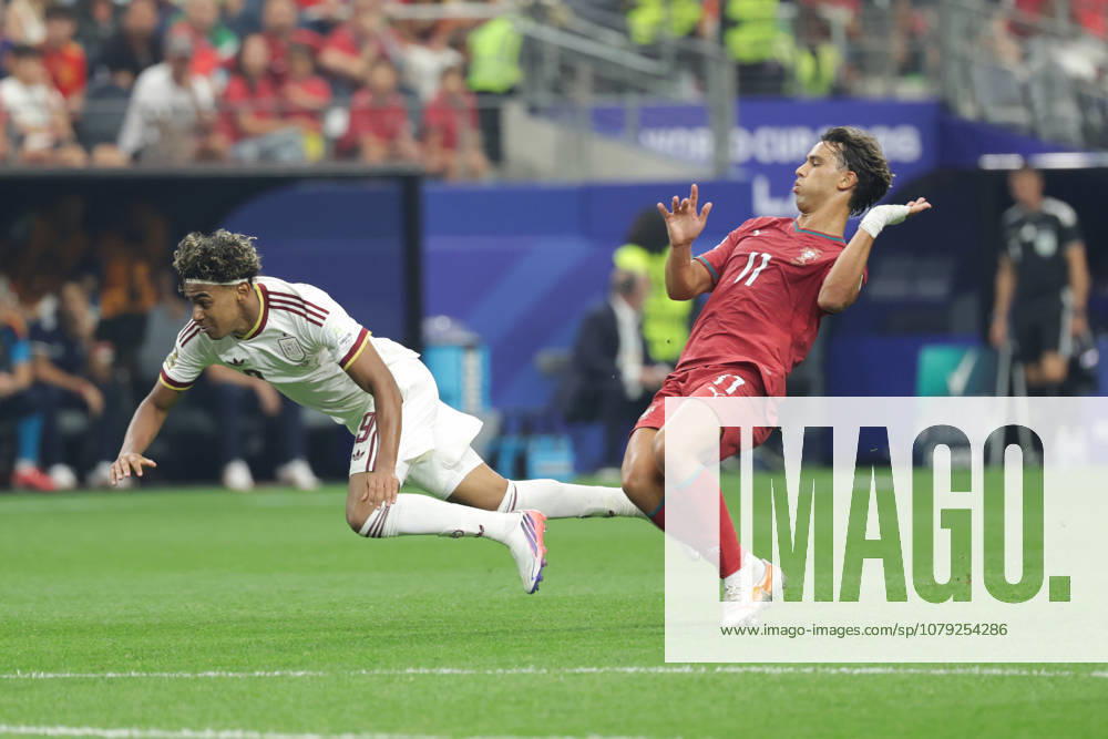 Spain forward LAMINE YAMAL (19) falls over during the 2026 FIFA World Cup, WM, Weltmeisterschaft, Fussball round of 16 match between Spain and Portugal at Dallas Stadium in Arlington, Texas. Arlington USA - ZUMAh193 20260706_zsp_h193_038