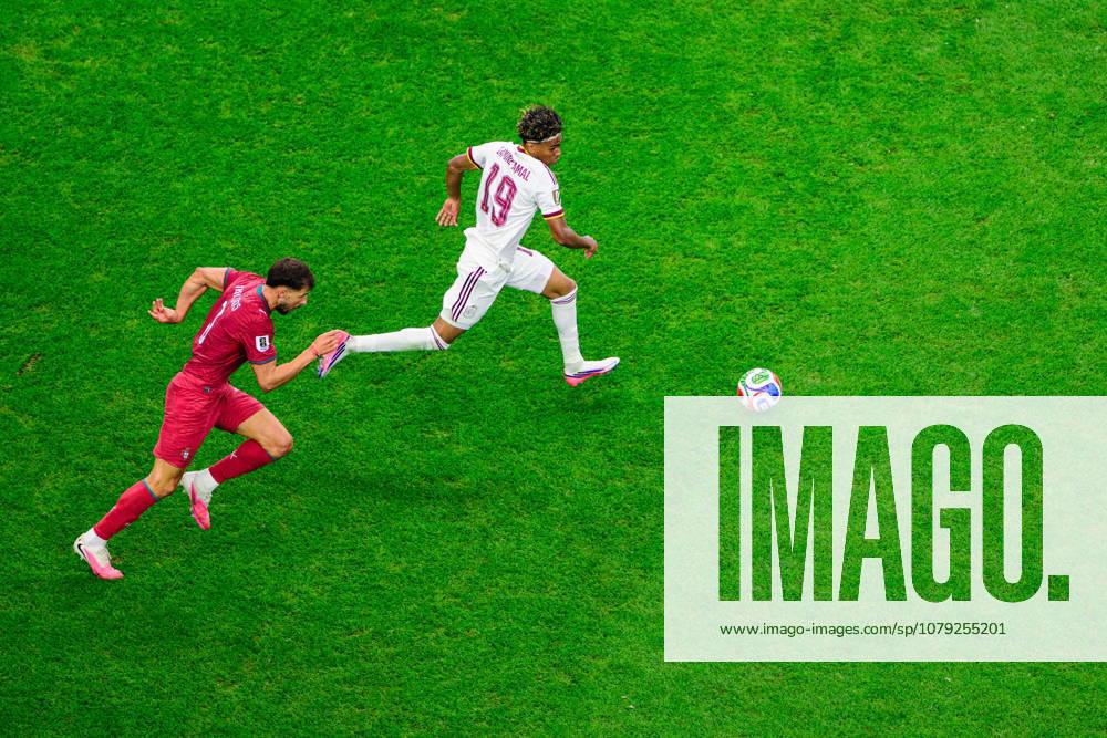 Spain forward Lamine Yamal (19) dribbles the ball forward chased by Portugal defender Ruben Dias (3) in the FIFA World Cup, WM, Weltmeisterschaft, Fussball 2026, round of 16 football match between Spain and Portugal on July 06, 2026. Arlington USA - ZUMAm348 20260706_znp_m348_045