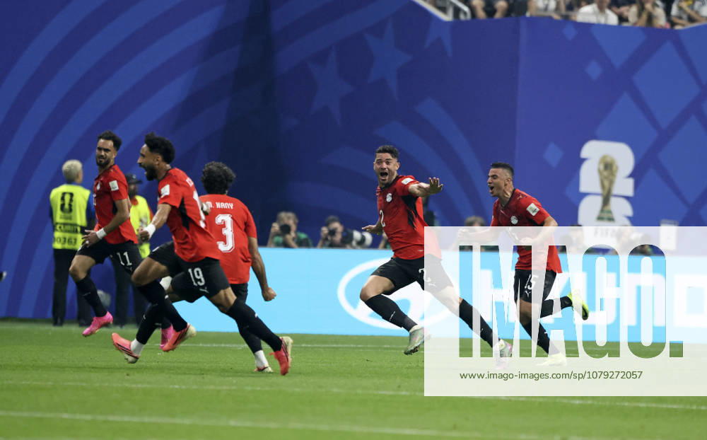 Fussball Weltmeisterschaft 2026 in den USA, Achtelfinale, Argentinien - Ägypten, im Mercedes-Benz Stadium (Atlanta, GA), Torjubel Yasser Ibrahim (mitte, Ägypten) zum 1:0