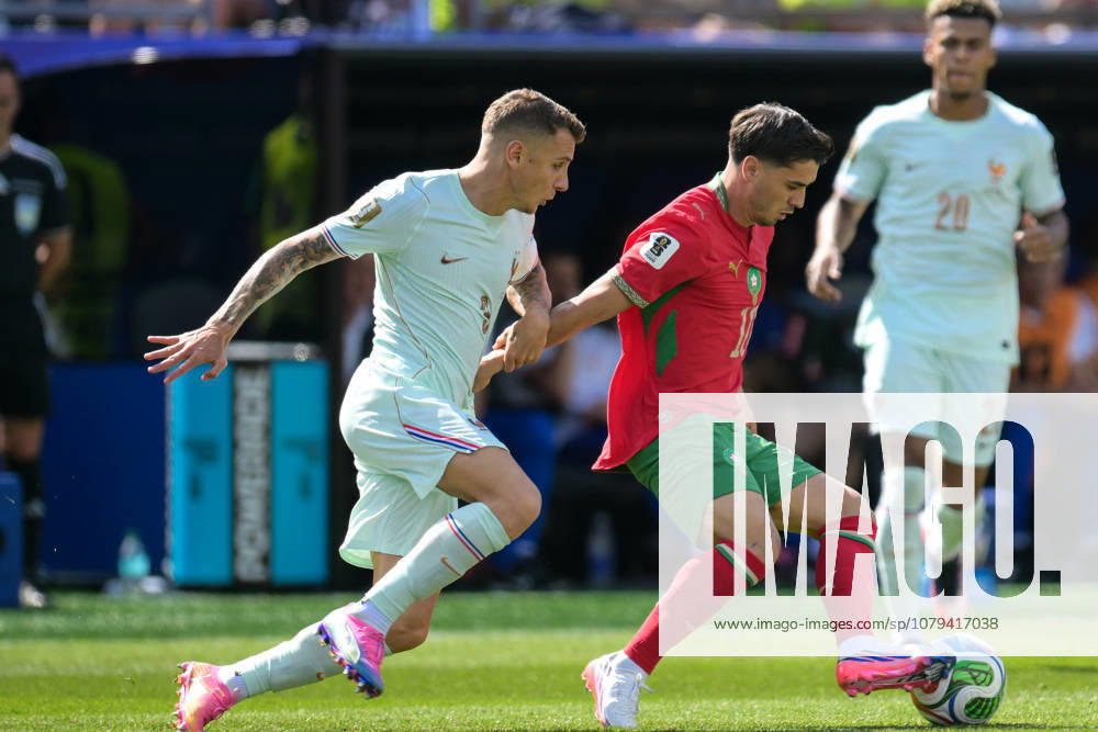 Fußball, WM 2026, 20260709, Frankreich - Marokko. Im Bild v.l. Lucas DIGNE (Frankreich, 3), Brahim DÃAZ (Marokko, 10) Zweikampf Ball. Foxborough Boston-Stadion Massachusetts Vereinigte Staaten von Amerika