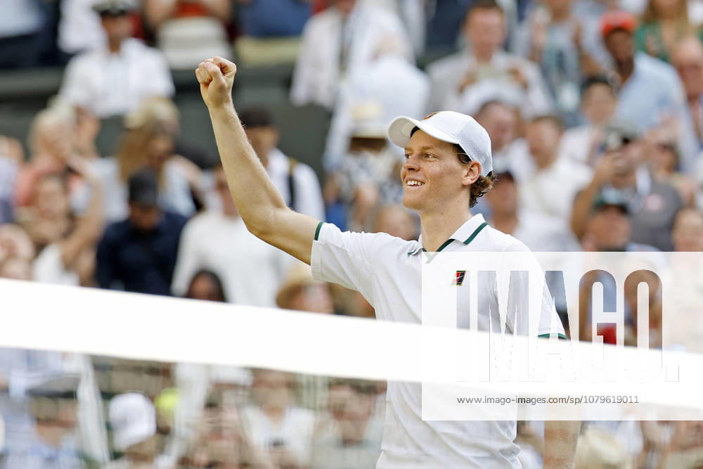 Tennis: Wimbledon championships Jannik Sinner of Italy acknowledges the crowd after beating Novak Djokovic of Serbia in the men s singles semifinals at the Wimbledon tennis tournament in London on July 10, 2026. A14AA0005622600P