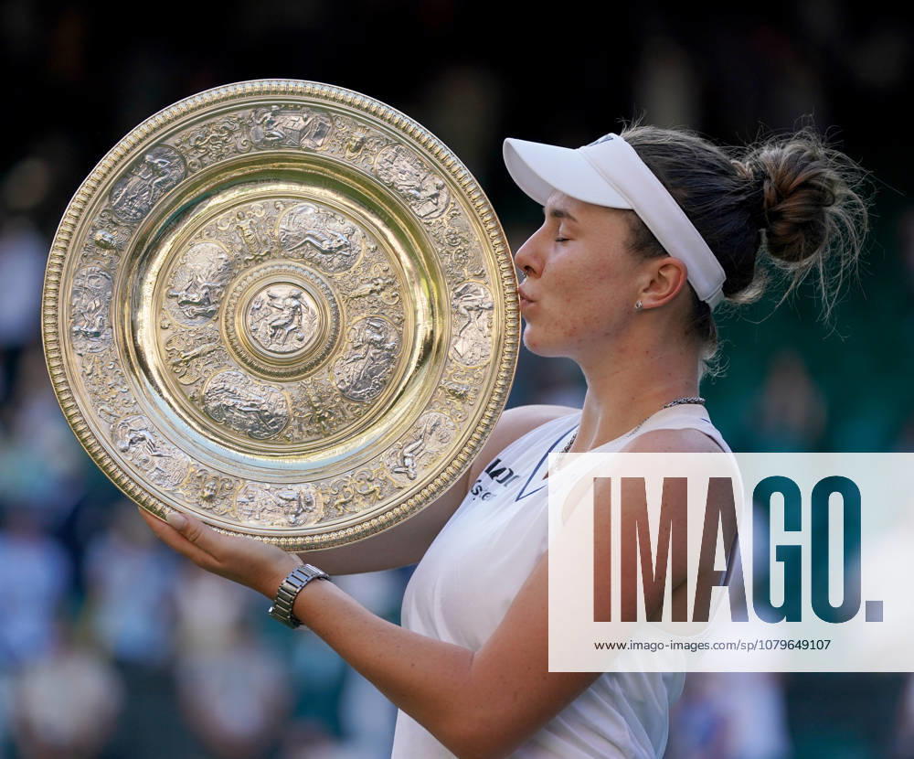 Tennis - 2026 Wimbledon Championships - Day Eleven (Week Two) - All England Lawn Tennis & Croquet Club, London - Saturday 11th July 2026 Centre Court :Ladies singles Final - Karolina Muchova (CZE) v Linda Noskova (CZE) Linda Noskova (CZE) kisses her winners plate COLORSPORT ANDREW COWIE