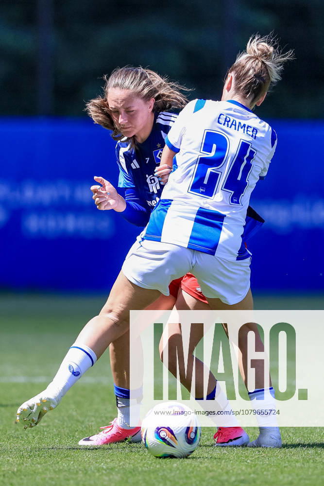 V.li.: Camilla Linberg (Hamburger SV, HSV, 7) und Jennifer Cramer (Hertha BSC, 24) im Zweikampf, Duell, Dynamik, Aktion, Action, Spielszene, 11.07.2026, Hamburg (Deutschland), Fussball, Testspiel Frauen, Hamburger SV - Hertha BSC