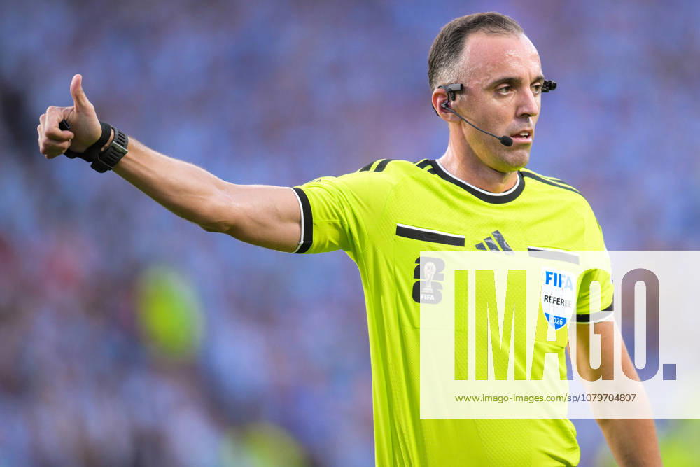 Fußball, WM 2026, 20260711, Argentinien - Schweiz. Im Bild Schiedsrichter Joao PINHEIRO (Portugal) hebt Daumen. Kansas City Kansas-City-Stadion Missouri Vereinigte Staaten von Amerika