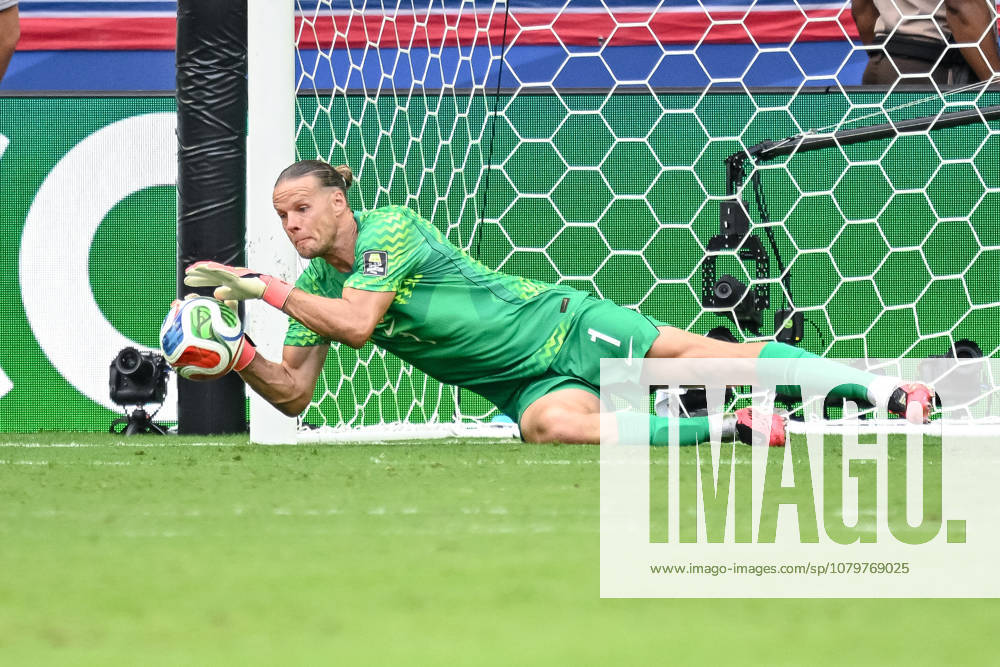 Goalkeeper Orjan Nyland (Norway) controls the Ball during the FIFA World Cup, WM, Weltmeisterschaft, Fussball 2026 Quarter Final match between Norway and England at Miami Stadium on July 11, 2026 in Miami Gardens, United States. (Photo by Harry Langer DeFodi Images) -