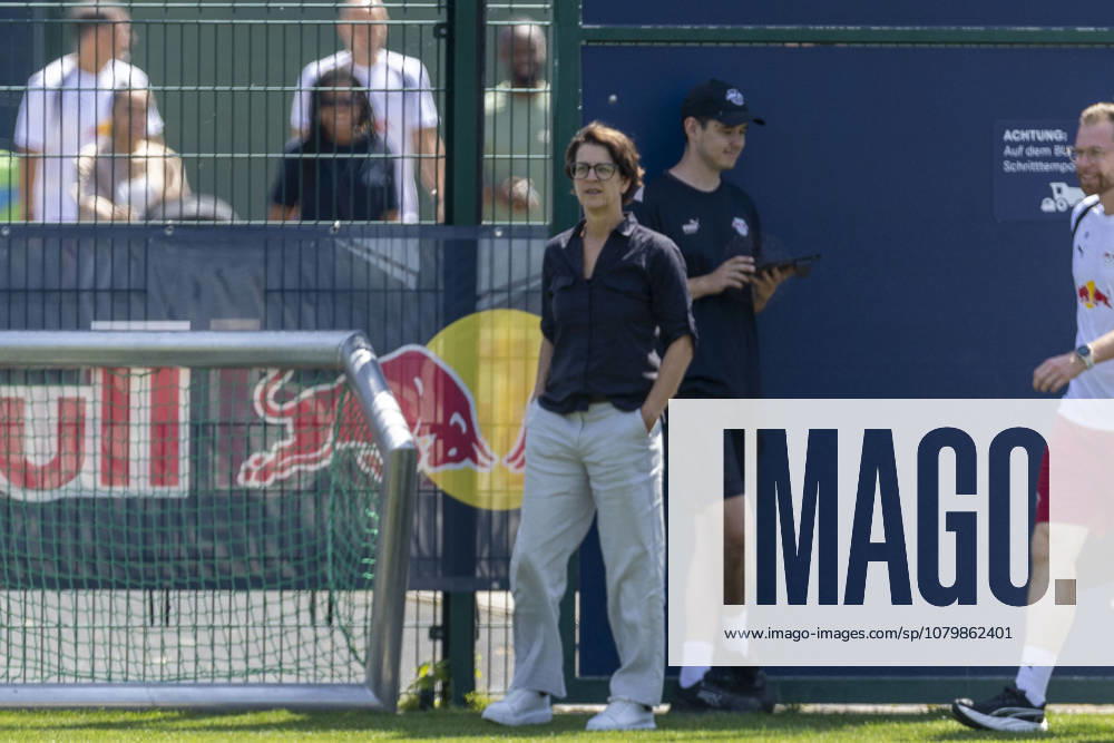 GER, Leipzig, Fussball, Pressekonferenz, Trainingsstart, medienoeffentliches Training im Bild v.l.: Tatjana Haenni ( RB Leipzig CEO ) , Beobachtet das Training 13.07.2026, RB Leipzig Trainingsakademie Cottaweg Leipzig DFL DFB REGULATIONS PROHIBIT ANY USE OF PHOTOGRAPHS AS IMAGE SEQUENCES AND OR QUASI-VIDEO,