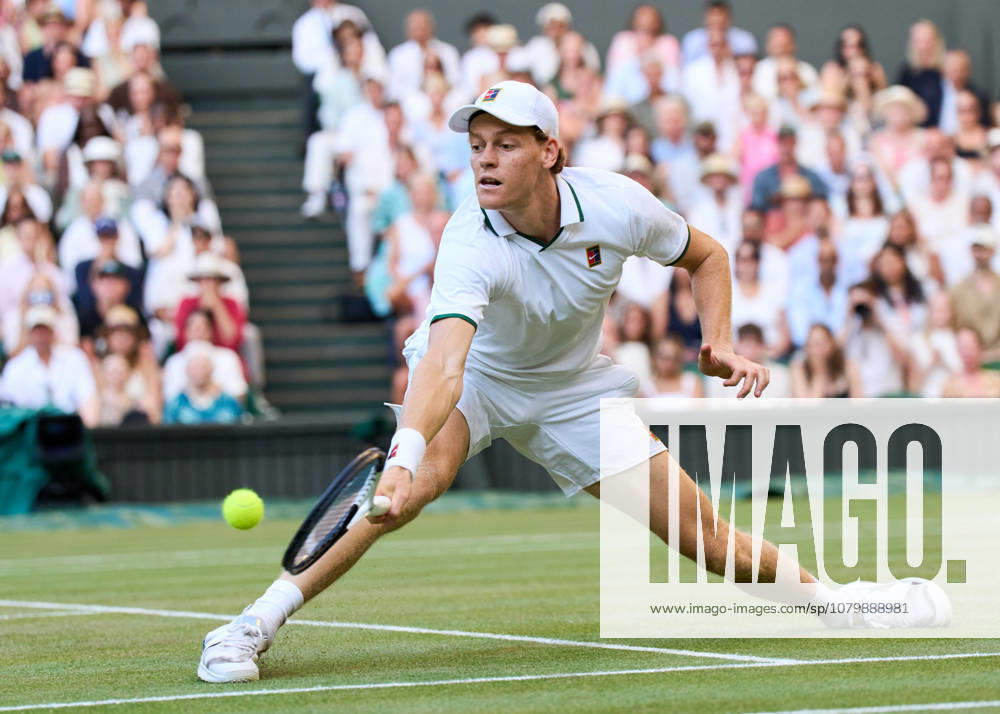 2026 Wimbledon, July 12, Mens Final LONDON, - JULY 12: Jannik Sinner of Italy plays a shot against Alexander Zverev of Germany during the 2026 Wimbledon, July 12, Mens Final at The all England club, Wimbledon on July 12, 2026 in London, GBR. London The all England club, Wimbledon GBR