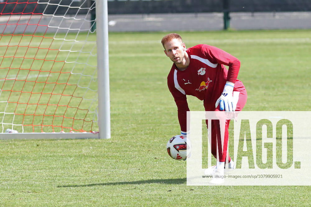 Bundesliga: Auftakttraining von RB Leipzig, 13.07.2026 Torwart Peter Gulacsi (1, RB Leipzig). Fußball-Bundesliga, Saison 2026 2027: Auftaktraining von RB Leipzig am 13.07.2026 im RB-Trainingszentrum am Cottaweg.