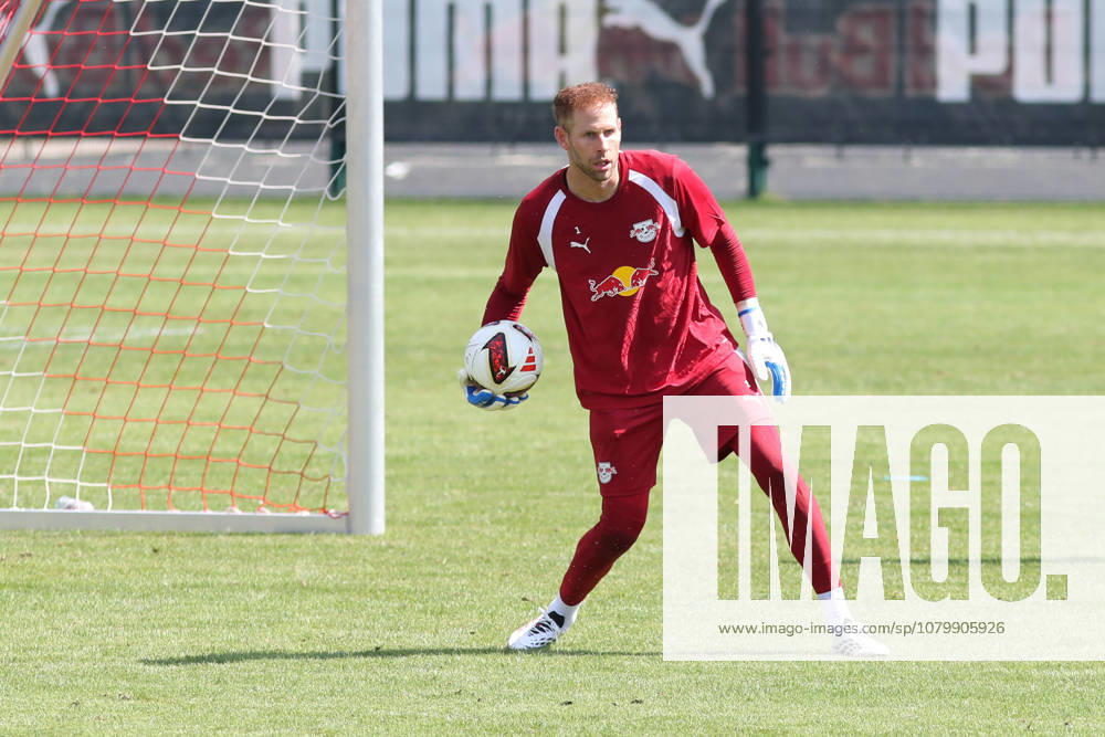 Bundesliga: Auftakttraining von RB Leipzig, 13.07.2026 Torwart Peter Gulacsi (1, RB Leipzig). Fußball-Bundesliga, Saison 2026 2027: Auftaktraining von RB Leipzig am 13.07.2026 im RB-Trainingszentrum am Cottaweg.
