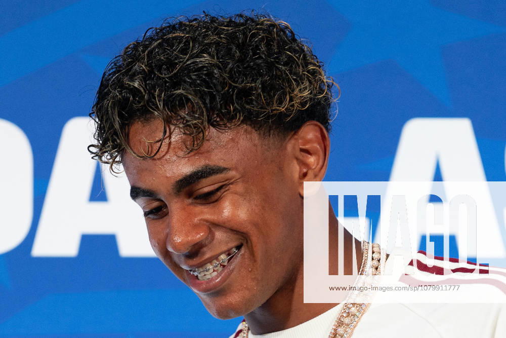Spain forward LAMINE YAMAL laughs during a press conference, PK, Pressekonferenz prior to a 2026 FIFA World Cup, WM, Weltmeisterschaft, Fussball semifinal match between France and Spain at Dallas Stadium in Arlington, Texas. Arlington USA - ZUMAh193 20260713_zsp_h193_023