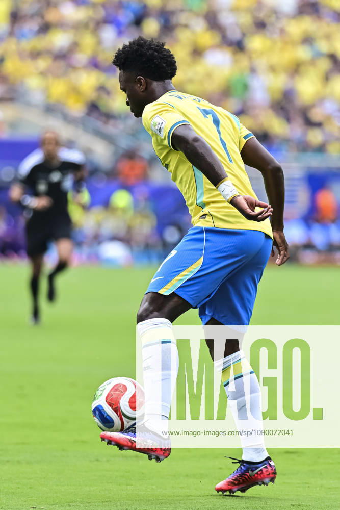 Brazil v Norway: Round of 16 - FIFA World Cup, WM, Weltmeisterschaft, Fussball 2026 New Jersey, United States - 5 July: Vinicius Junior of Brazil controls the ball during the FIFA World Cup 2026 Round Of 16 match between Brazil and Norway at New York New Jersey Stadium on July 5, 2026 in East Rutherford, United States East Rutherford New York New Jersey Stadium New Jersey United States