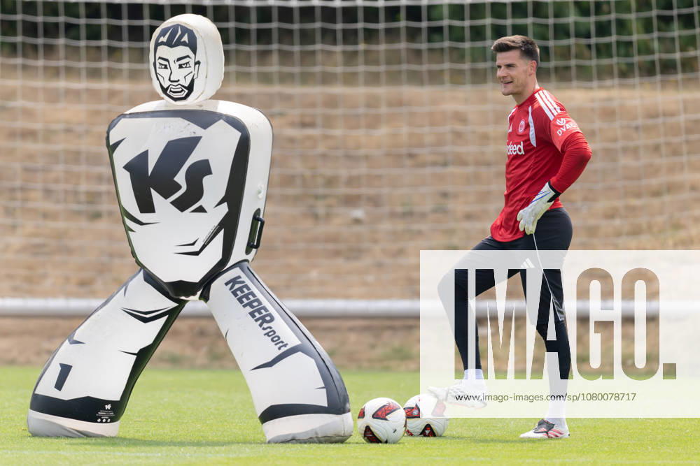 Training Eintracht Frankfurt Torwart Michael Zetterer (Eintracht Frankfurt, 23). Training von Eintracht Frankfurt am 15. Juli 2026 im Deutsche Bank Park in Frankfurt am Main., Frankfurt am Main Hessen Deutschland Deutsche Bank Park
