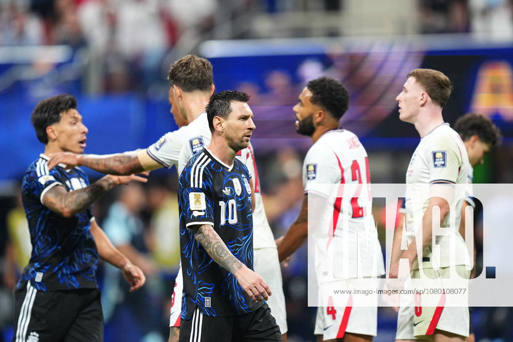 England v Argentina - FIFA World Cup, WM, Weltmeisterschaft, Fussball 2026 - Semi Finals ATLANTA, GEORGIA - JULY 15: Argentina’s Lionel Messi (10) walks past England’s Reece James (24) and Elliot Anderson (8) during the 2026 FIFA World Cup semifinal match between England and Argentina at Atlanta Stadium in Atlanta, Georgia, United States, on July 15, 2026. Evrim Aydin Anadolu Georgia United States. Editorial use only. Please get in touch for any other usage.