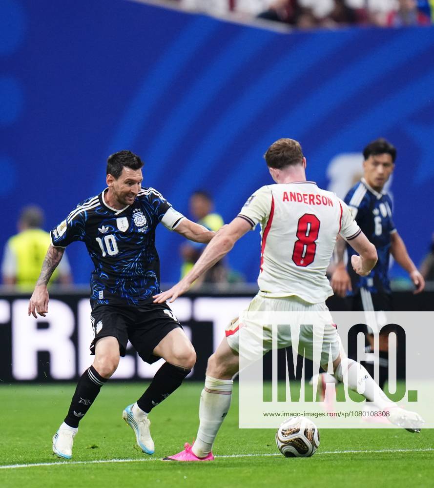 England v Argentina - FIFA World Cup, WM, Weltmeisterschaft, Fussball 2026 - Semi Finals ATLANTA, GEORGIA - JULY 15: Lionel Messi of Argentina and Elliot Anderson of England compete for the ball during the 2026 FIFA World Cup semifinal match between England and Argentina at Atlanta Stadium in Atlanta, Georgia, United States, on July 15, 2026. Jose Hernandez Anadolu Georgia United States. Editorial use only. Please get in touch for any other usage.