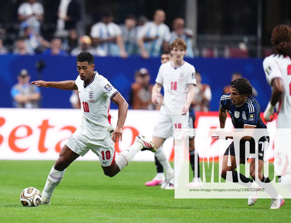 England v Argentina - FIFA World Cup, WM, Weltmeisterschaft, Fussball 2026 - Semi Finals ATLANTA, GEORGIA - JULY 15: Jude Bellingham of England runs with the ball during the 2026 FIFA World Cup semifinal match between England and Argentina at Atlanta Stadium in Atlanta, Georgia, United States, on July 15, 2026. Jose Hernandez Anadolu Georgia United States. Editorial use only. Please get in touch for any other usage.