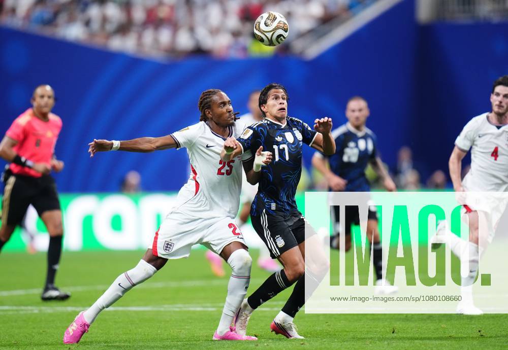 England v Argentina - FIFA World Cup, WM, Weltmeisterschaft, Fussball 2026 - Semi Finals ATLANTA, GEORGIA - JULY 15: Giuliano Simeone of Argentina and Djed Spence of England compete for the ball during the 2026 FIFA World Cup semifinal match between England and Argentina at Atlanta Stadium in Atlanta, Georgia, United States, on July 15, 2026. Jose Hernandez Anadolu Georgia United States. Editorial use only. Please get in touch for any other usage.