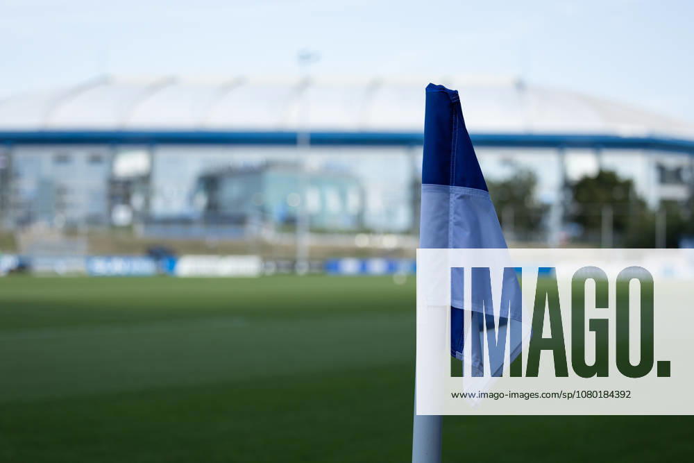 Fußball I Frauen I Testspiel I FC Schalke 04 - Borussia Mönchengladbach I 16.07.2026 Fahne vor der Veltins Arena Gelsenkirchen Am Parkstadion Nordrhein-Westfalen Deutschland