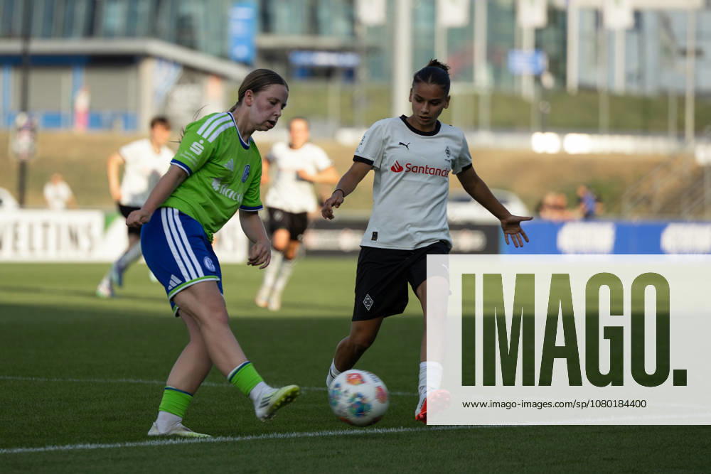 Fußball I Frauen I Testspiel I FC Schalke 04 - Borussia Mönchengladbach I 16.07.2026 Mariella Münster (17, FC Schalke 04) Alina Abdii (11, Borussia Mönchengladbach) Gelsenkirchen Am Parkstadion Nordrhein-Westfalen Deutschland