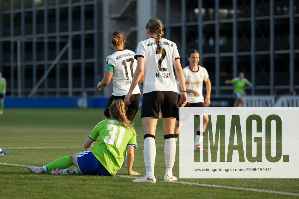 Fußball I Frauen I Testspiel I FC Schalke 04 - Borussia Mönchengladbach I 16.07.2026 Yvonne Zielinski (17, Borussia Mönchengladbach) Miriam Arici (2, Borussia Mönchengladbach) Maike Berentzen (31, FC Schalke 04) Gelsenkirchen Am Parkstadion Nordrhein-Westfalen Deutschland