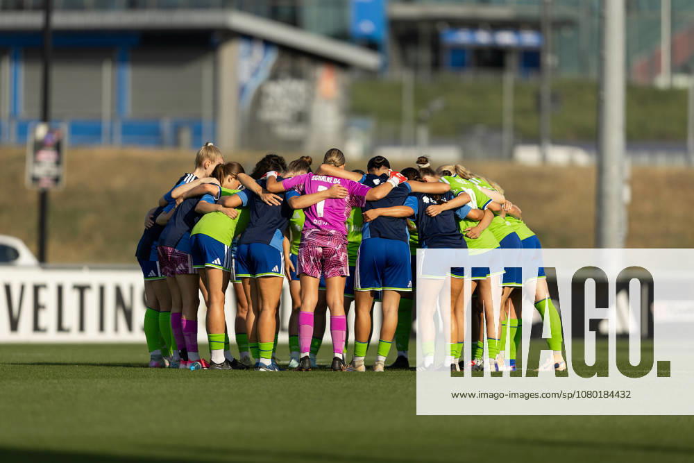 Fußball I Frauen I Testspiel I FC Schalke 04 - Borussia Mönchengladbach I 16.07.2026 Team FC Schalke 04 - Kreis vor Anpfiff. Gelsenkirchen Am Parkstadion Nordrhein-Westfalen Deutschland