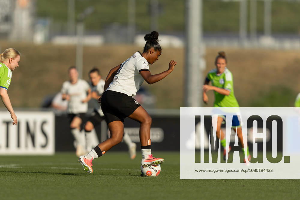 Fußball I Frauen I Testspiel I FC Schalke 04 - Borussia Mönchengladbach I 16.07.2026 Lili Orchid Nancy Jones-Baidoe (3, Borussia Mönchengladbach) Gelsenkirchen Am Parkstadion Nordrhein-Westfalen Deutschland