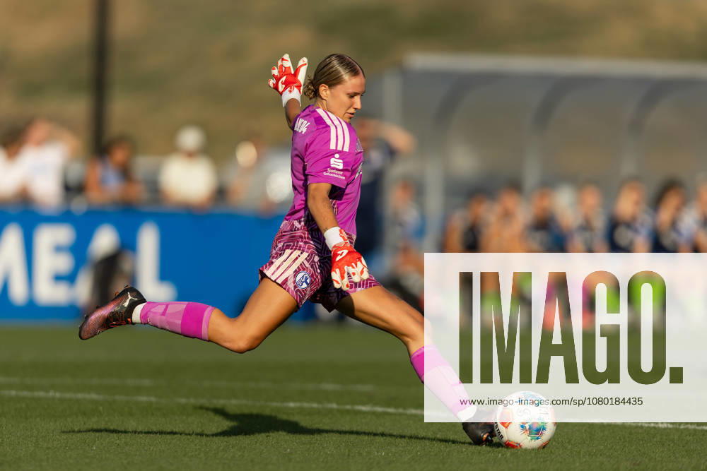 Fußball I Frauen I Testspiel I FC Schalke 04 - Borussia Mönchengladbach I 16.07.2026 Julia Matuszek (1, FC Schalke 04) Gelsenkirchen Am Parkstadion Nordrhein-Westfalen Deutschland