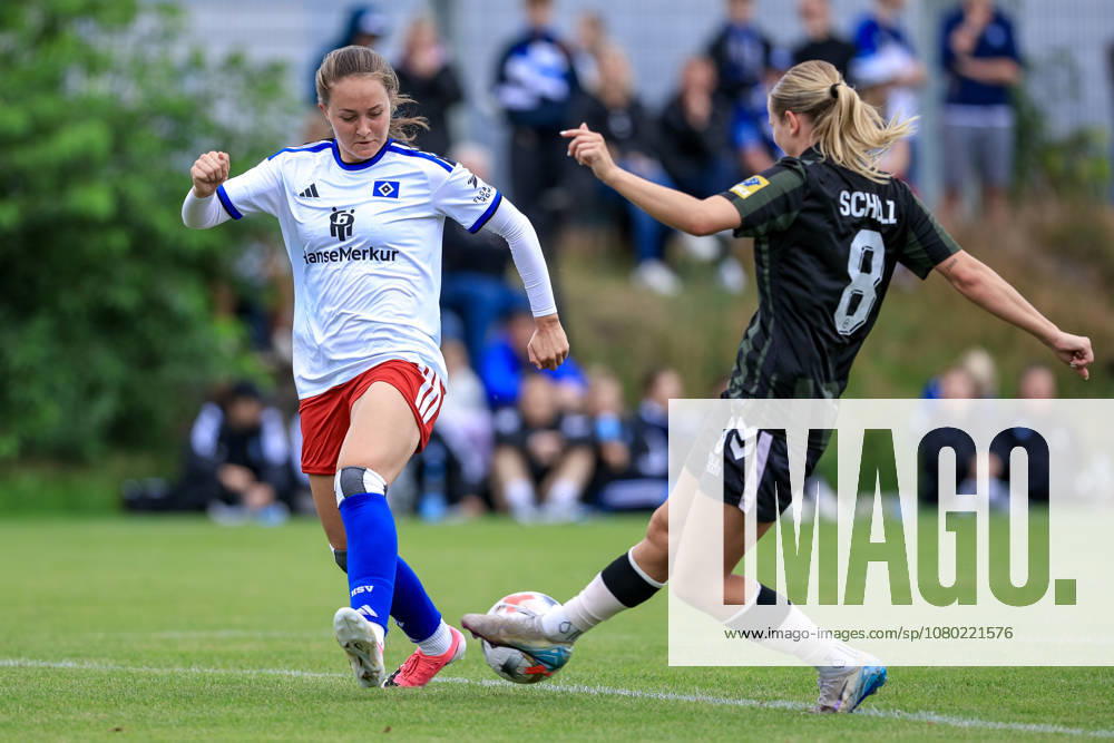 V.li.: Camilla Linberg (Hamburger SV, HSV, 7) und Carla Schulz (Odense BK, 8) im Zweikampf, Duell, Dynamik, Aktion, Action, Spielszene, 18.07.2026, Norderstedt (Deutschland), Fussball, Testspiel Frauen, Hamburger SV - Odense BK