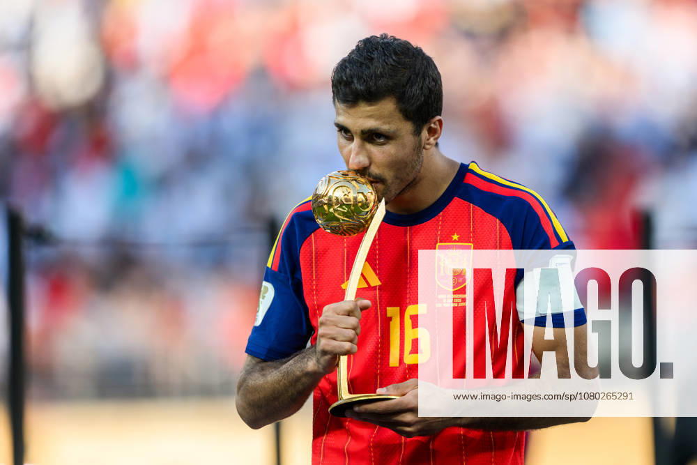 Rodri of Spain with his award for MVP of the tournament after the FIFA World Cup, WM, Weltmeisterschaft, Fussball 2026 final football match between Spain and Argentina on July 19, 2026 in East Rutherford, New Jersey. Photo: Joel Marklund BILDBYRAN kod JM JM0829 bbeng fotboll football soccer fotball vm fotbolls-vm fotball-vm fotbolls-vm 2026 fifa world cup 2026 final jubel