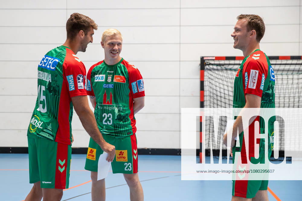 Handball - Opel HBL SC Magdeburg - Fototermin Saison 2026 27, v.l. Antonio Serradilla (Magdeburg, 15), Magnus Saugstrup (Magdeburg, 23), Felix Claar (Magdeburg, 7) Magdeburg