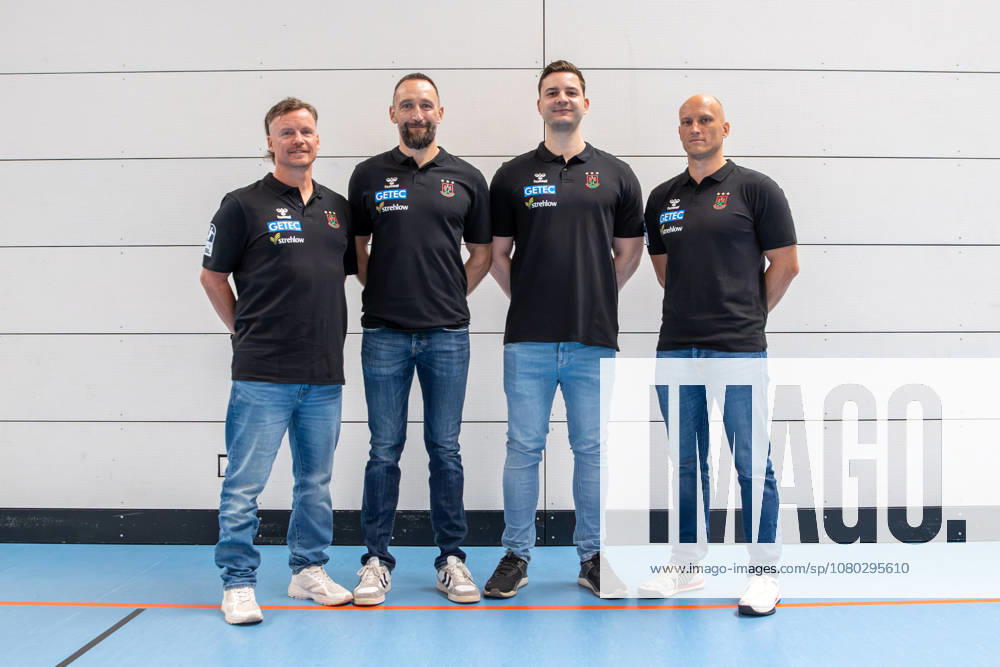 Handball - Opel HBL SC Magdeburg - Fototermin Saison 2026 27, v.l. Physiotherapeut Matthias Friedrich, Steffen Mantai, Philip Zachert, Athletiktrainer Daniel Müller Magdeburg