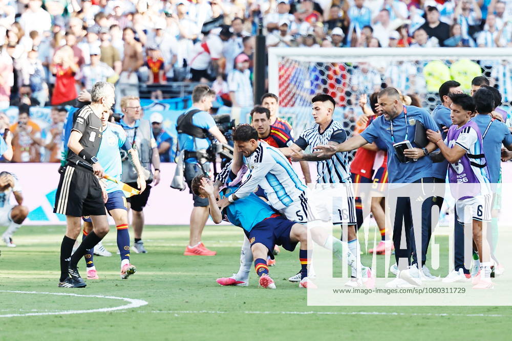 (L-R) Gavi (ESP), Leandro Paredes, Thiago Almada, Walter Samuel, Lisandro Martinez (ARG), JULY 19, 2026 - Football Soccer : FIFA World Cup, WM, Weltmeisterschaft, Fussball 2026 final match between Spain - Argentina at the New York New Jersey Stadium in East Rutherford, New Jersey, United States. Noxthirdxpartyxsales aflo_338780205 MutsuxKawamorix