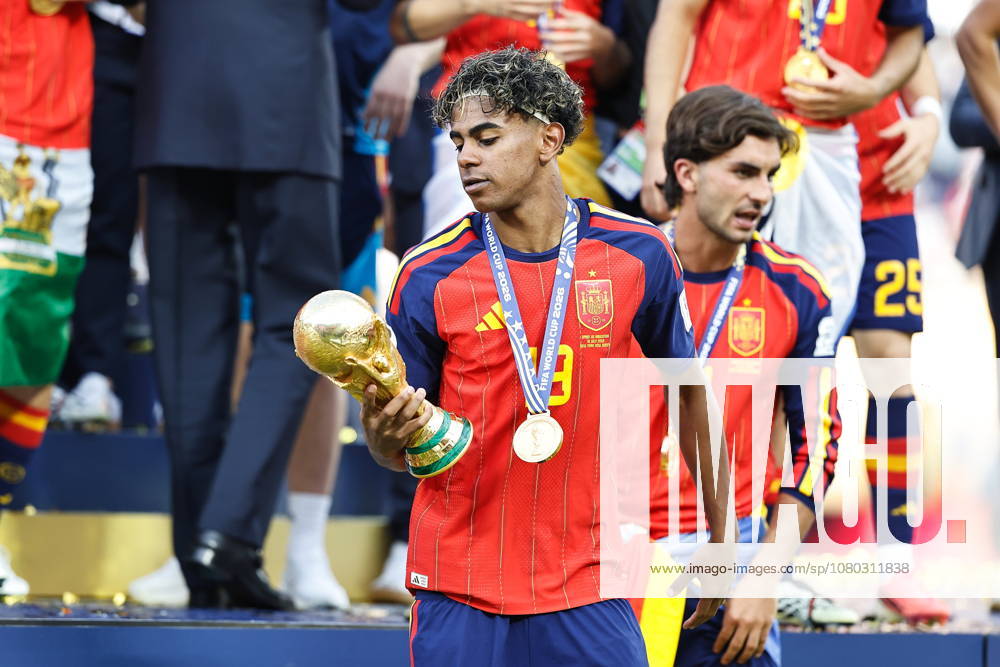 Lamine Yamal (ESP), JULY 19, 2026 - Football Soccer : Yamal hold World Cup trophy after winning FIFA World Cup, WM, Weltmeisterschaft, Fussball 2026 final match between Spain - Argentina at the New York New Jersey Stadium in East Rutherford, New Jersey, United States. Noxthirdxpartyxsales aflo_338780349 MutsuxKawamorix